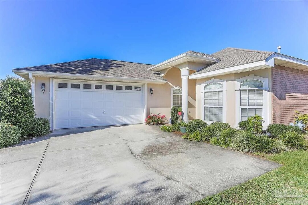 1204 Autumn Breeze Cir in Gulf Breeze, FL - Building Photo