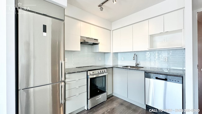 120 Varna Dr in Toronto, ON - Building Photo - Building Photo