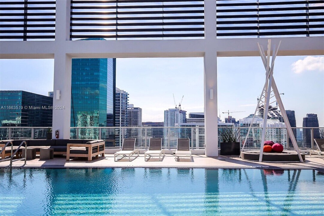 151 SE 1st St, Unit 2206 in Miami, FL - Building Photo