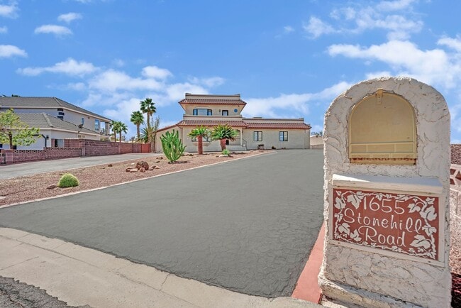 1655 N Stonehill Rd in Las Vegas, NV - Building Photo - Building Photo