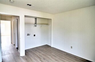 9419 Olde Towne Row in Dallas, TX - Building Photo - Building Photo
