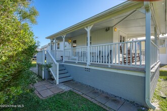 714 Canal Dr in Carolina Beach, NC - Foto de edificio - Building Photo