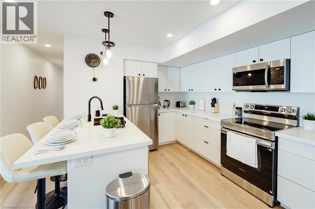 825 Stirling Ave S in Kitchener, ON - Building Photo - Building Photo