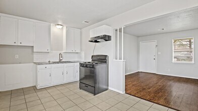 612 Marshall in Angleton, TX - Building Photo - Building Photo