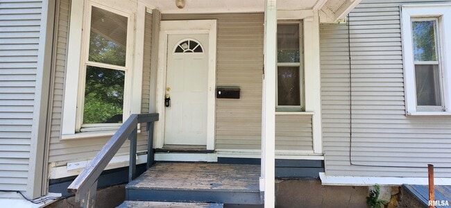 property at 814 13th Ave S