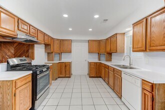 726 Parkhill St in Channelview, TX - Building Photo - Building Photo
