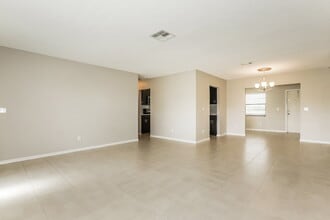 1802 Fort Duquesna Dr in Sun City Center, FL - Building Photo - Building Photo