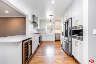 1100 N Ontario St in Burbank, CA - Building Photo - Building Photo