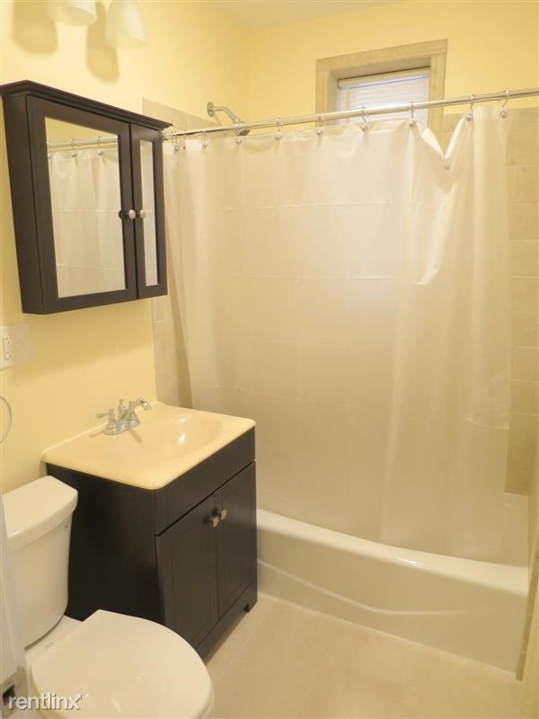 473 Broadway-Unit -Apt 2 in Medford, MA - Building Photo - Building Photo