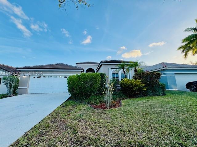495 Carrington Ln in Weston, FL - Foto de edificio