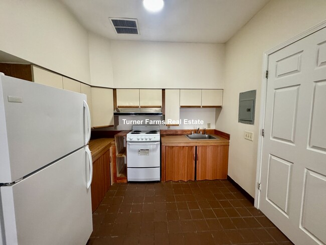 82 Essex St, Unit 82