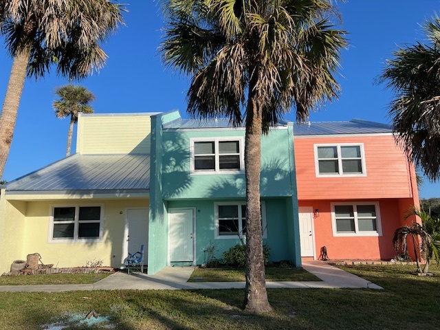 1000 Shorewinds Dr in Hutchinson Island, FL - Building Photo