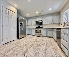 10274 Missouri Meadows St in Las Vegas, NV - Building Photo - Building Photo
