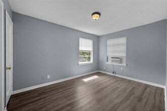 1919 McDuffie St, Unit 2 in Houston, TX - Building Photo - Building Photo