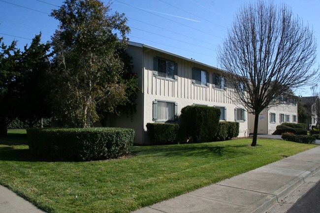 Rinconada Court Apartments in Los Gatos, CA - Building Photo - Building Photo