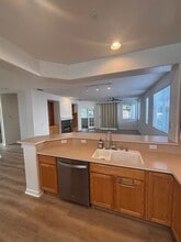 213 Albany St in Cloverdale, CA - Building Photo - Building Photo