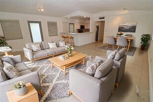 6835 Rue Versailles Dr in Miami Beach, FL - Building Photo