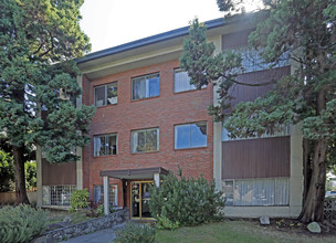 Walnut Court Apartments in Vancouver, BC - Building Photo - Building Photo