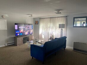552 Riverside Dr, Unit 2 bedroom apartment #A in Augusta, ME - Foto de edificio - Building Photo