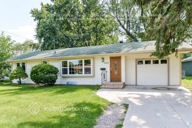 3007 O'Henry Rd in Minneapolis, MN - Foto de edificio - Building Photo