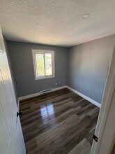 219 Kingswood Dr in Kitchener, ON - Building Photo - Building Photo