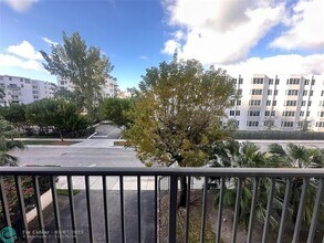 201 180th Dr in Sunny Isles Beach, FL - Building Photo - Building Photo