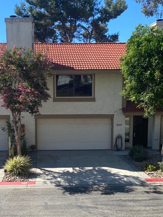 355 Windy Ln in Vista, CA - Building Photo