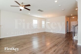 111 Stagecoach Ave in Summerville, SC - Foto de edificio - Building Photo