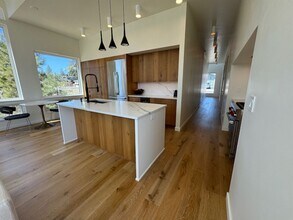 3093 NW Blodgett Wy in Bend, OR - Building Photo - Building Photo
