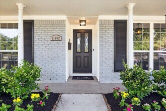 11102 Hillcroft St in Houston, TX - Building Photo - Building Photo