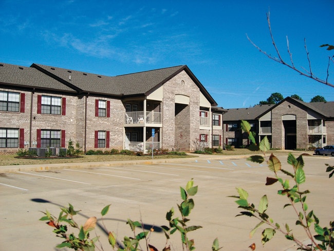 Grandview Apartments in Northport, AL - Foto de edificio - Building Photo