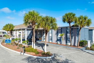 Uptown Apartments in Tampa, FL - Building Photo