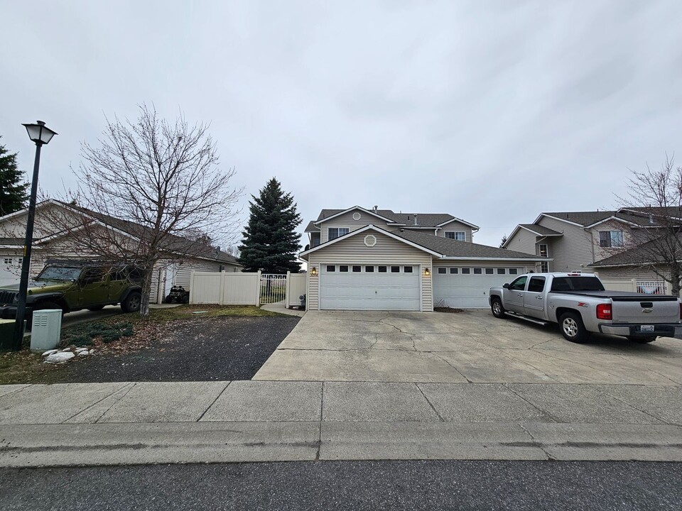 3206 Meadow Glen Ln in Cheney, WA - Building Photo