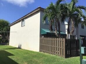 11315 NW 72nd Ln in Doral, FL - Building Photo - Building Photo
