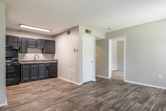 Timber Pointe in Macon, GA - Foto de edificio - Interior Photo