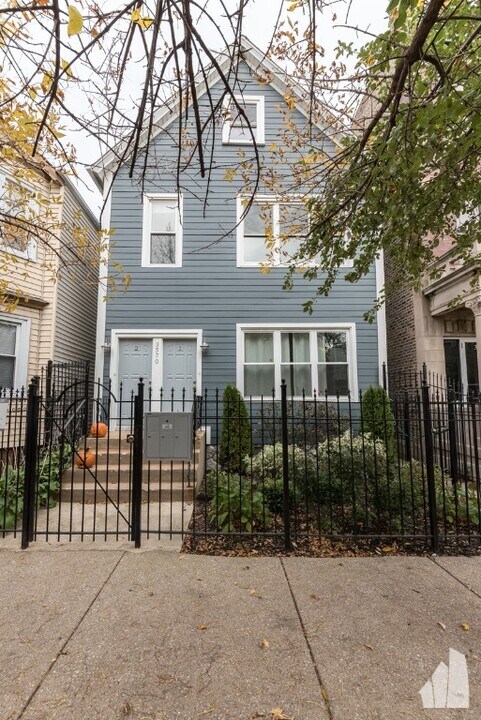 3570 W Dickens Ave, Unit 2 in Chicago, IL - Building Photo