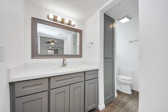 10327 Sageburrow Dr in Houston, TX - Building Photo - Building Photo