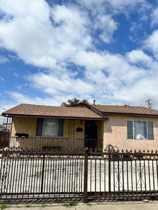 3351 W 135th St in Hawthorne, CA - Building Photo
