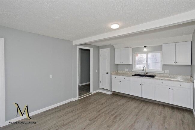 131 Center St in Holyoke, MA - Building Photo - Building Photo