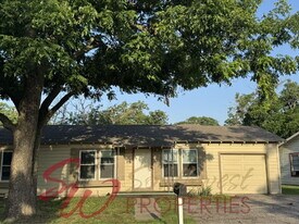 1240 N Garfield Ave in Stephenville, TX - Building Photo
