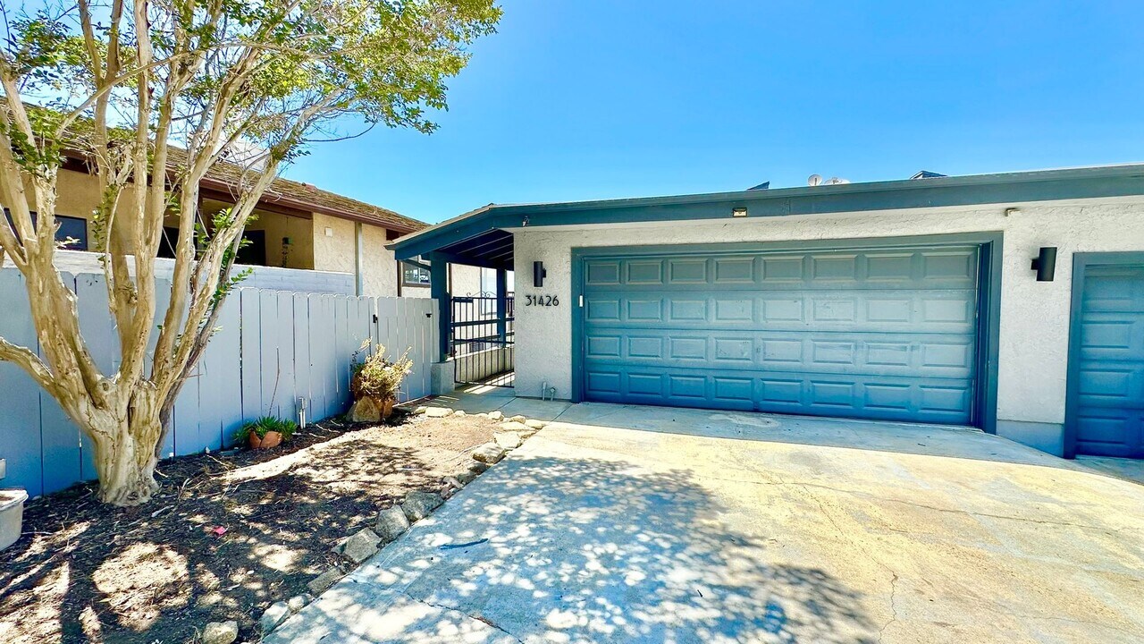 31426 Club Vista Ln in Bonsall, CA - Building Photo