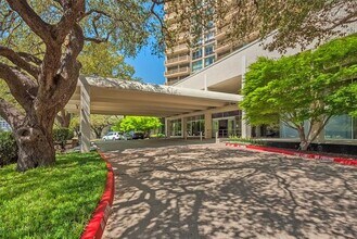 6211 W Northwest Hwy in Dallas, TX - Building Photo - Building Photo