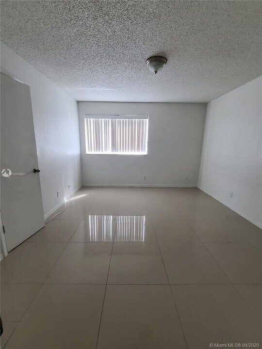 3360 Pinewalk Dr N-Unit -1331 in Margate, FL - Building Photo