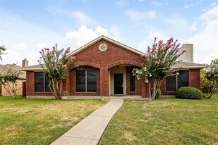7401 Aberdeen Dr in Rowlett, TX - Building Photo