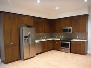 223 N Irwin St in Hanford, CA - Building Photo - Building Photo
