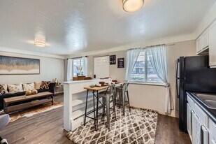 Alpine Flats in Denver, CO - Building Photo