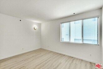 11960 Iowa Ave in Los Angeles, CA - Building Photo - Building Photo