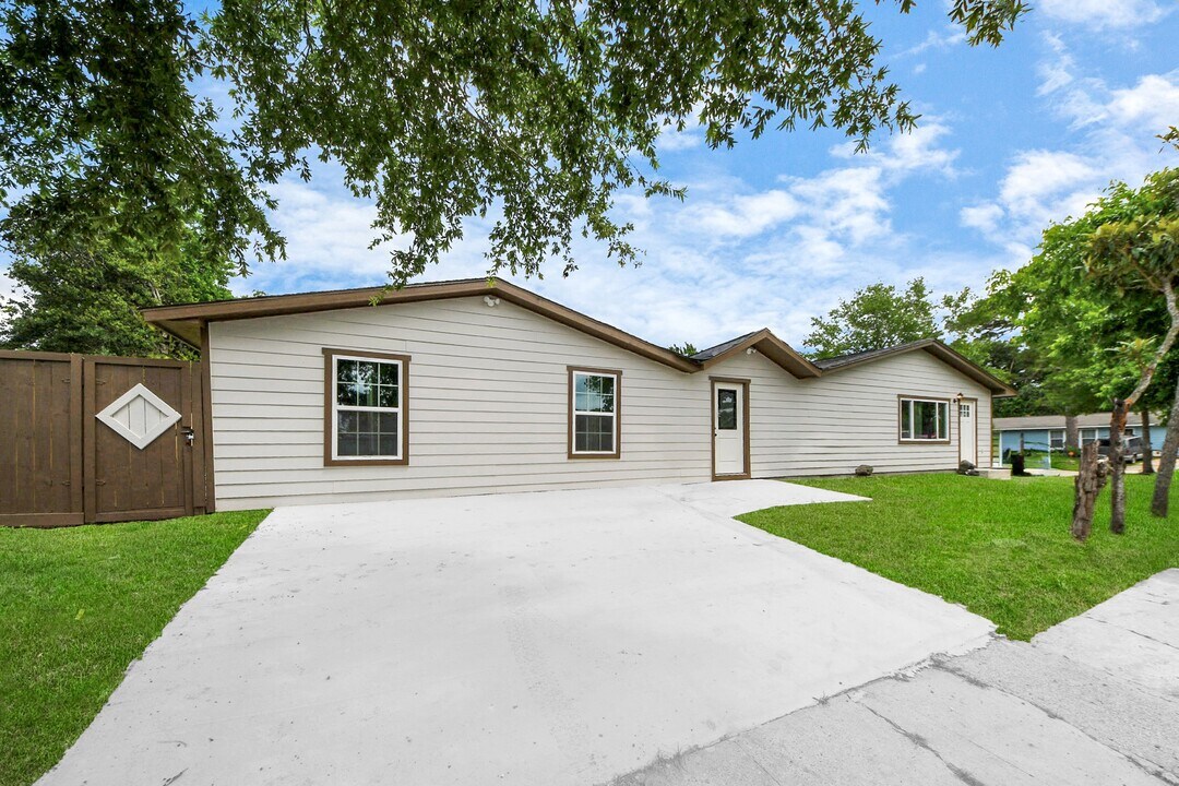 5903 Belneath St in Houston, TX - Building Photo