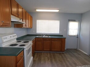 6707 Pleasant Oak Dr in San Antonio, TX - Building Photo - Building Photo