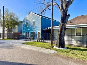 301 Tabor St in Houston, TX - Building Photo - Building Photo